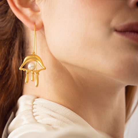 Dali Eye Wire Earrings with Pearl and Gold