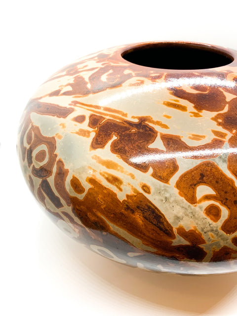 Vase in different tones