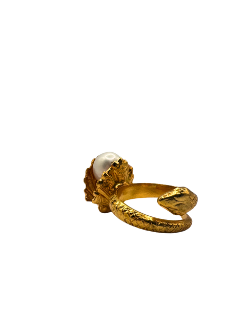 Ring with Fresh Water Pearl in Clam Shell