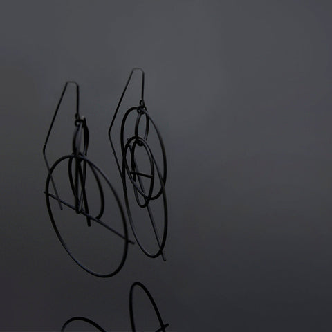 Cirque Earrings Black