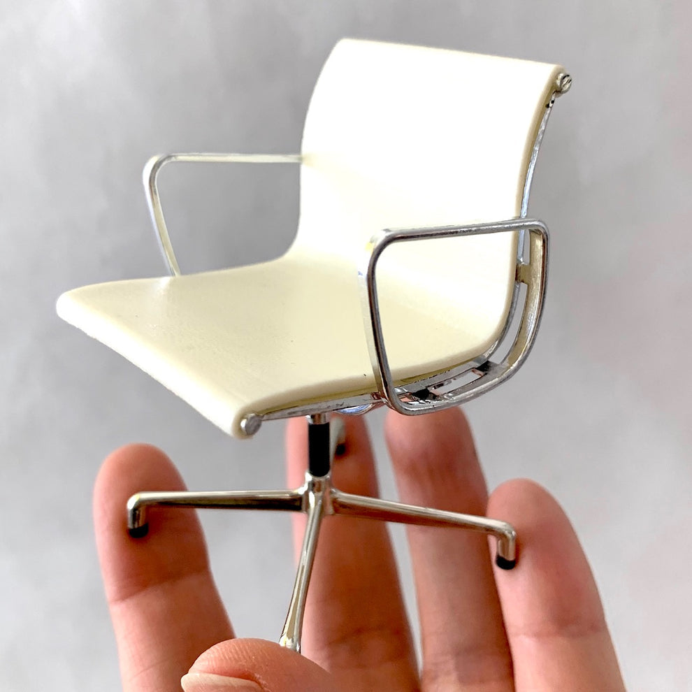 Mini Office Chair1/12 Scale Mint Museum Store